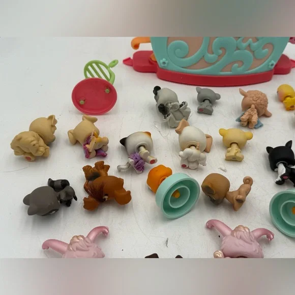 Littlest Pet Shop LPS lot of 39 includes rare Collie and other pets